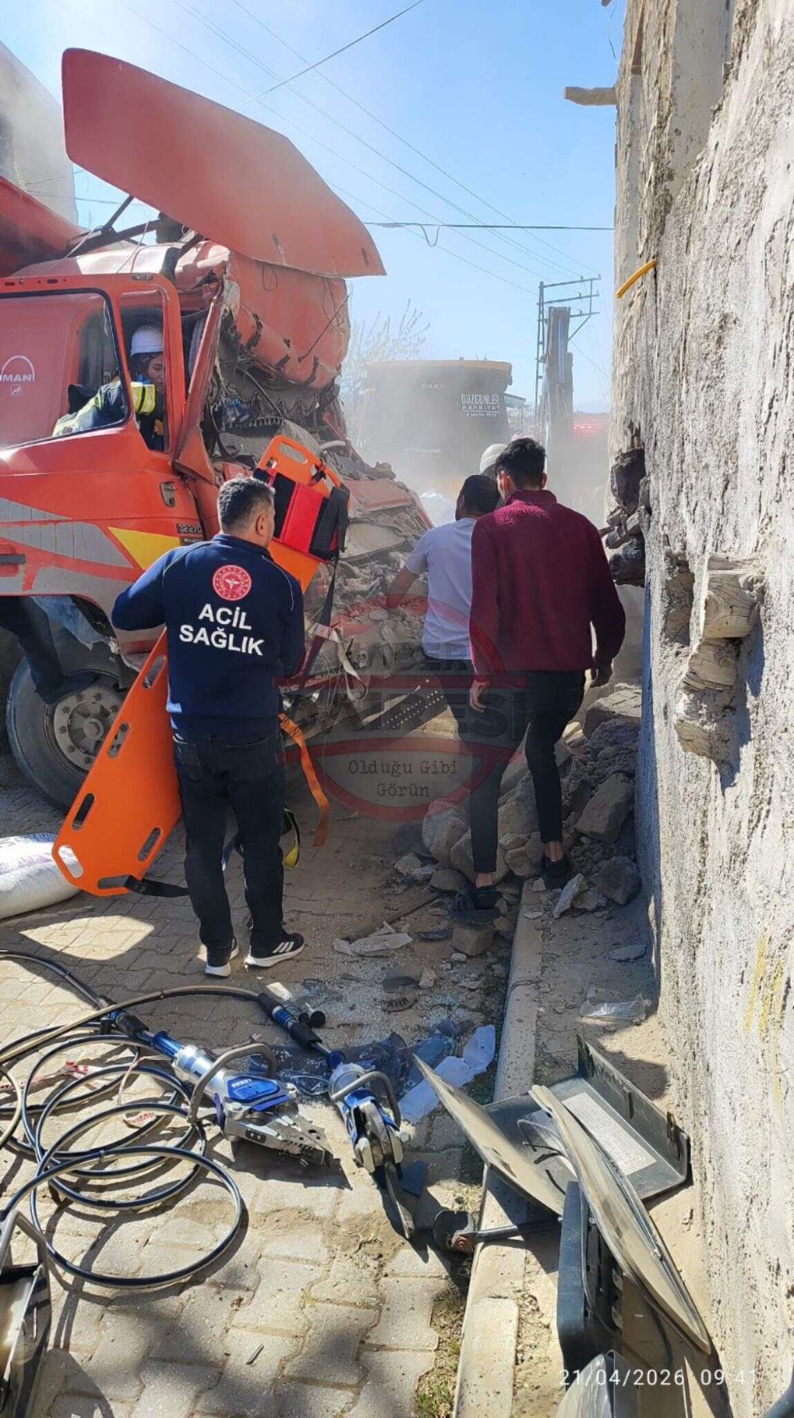 Konya’da kamyon evin duvarına çarptı! Ekipler sürücü Kamil Ayvaz için zamanla yarıştı 3